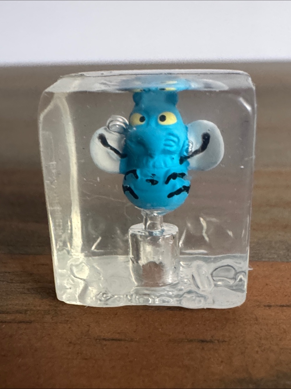 The Grossery Gang | Frost Bit Wasp (1-184) - Mini Collectable Toy Figure